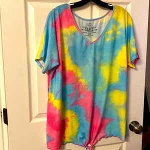 Vneck tshirt, tie front, finished hem